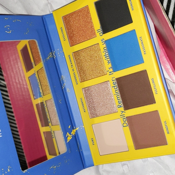 Chella Divine Purpose Eyeshadow Palette - Limited Edition - Picture 3 of 7